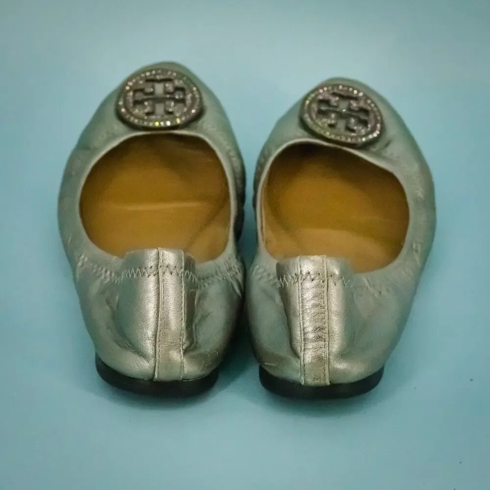 Tory Burch Size 8.5 Claire Cap Toe Silver Metallic Logo Slip On Leather Flats